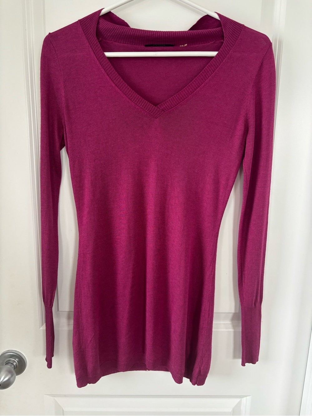 Elie Tahari V-Neck Long Sleeve Cashmere/Silk Sweater Top - Fuchsia
